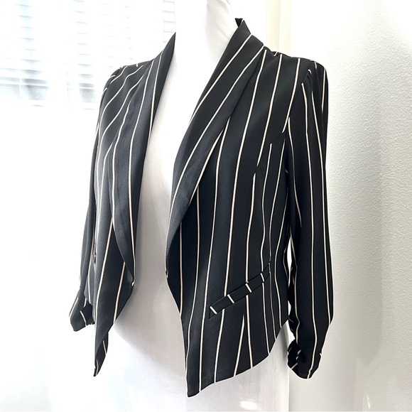 TORRID: Black Stripe Crepe Open Front Blazer 00 - Picture 1 of 12